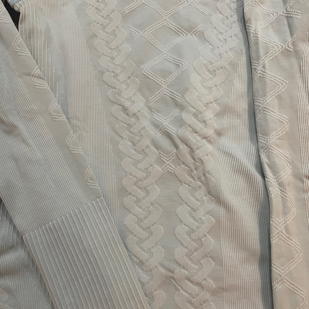 Cable Pattern Thick top - Picture 4 of 4